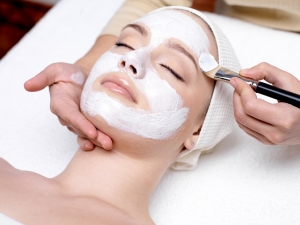 express-behandlung-inkl.-gratis-augenbrauen-zupfenfarben--wimpern