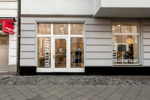 ihr-neuer-arbeitsplatz-im-herzen-der-schoenheit--hochwertiger-kosmetik